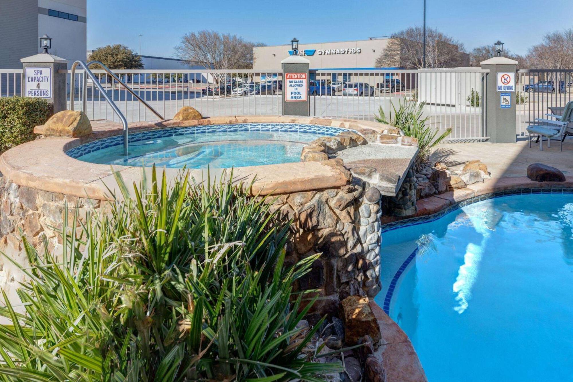 La Quinta By Wyndham Allen At The Village Bagian luar foto