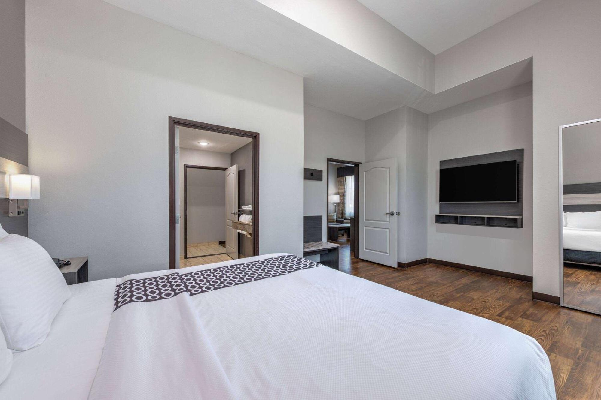 La Quinta By Wyndham Allen At The Village Bagian luar foto