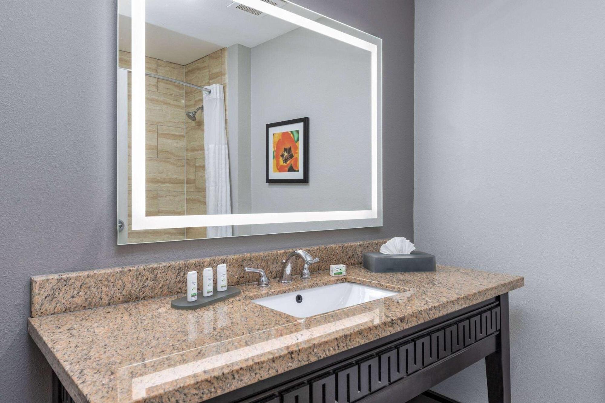 La Quinta By Wyndham Allen At The Village Bagian luar foto
