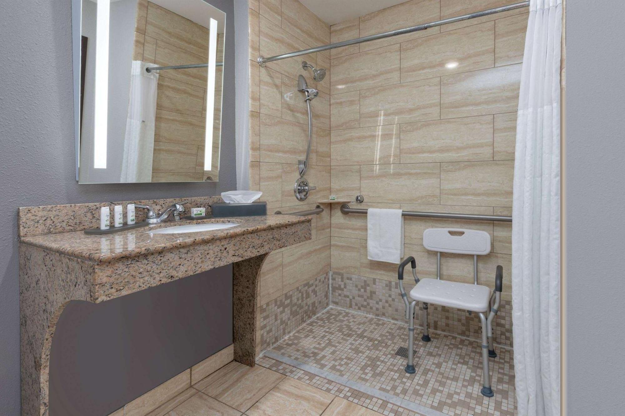 La Quinta By Wyndham Allen At The Village Bagian luar foto