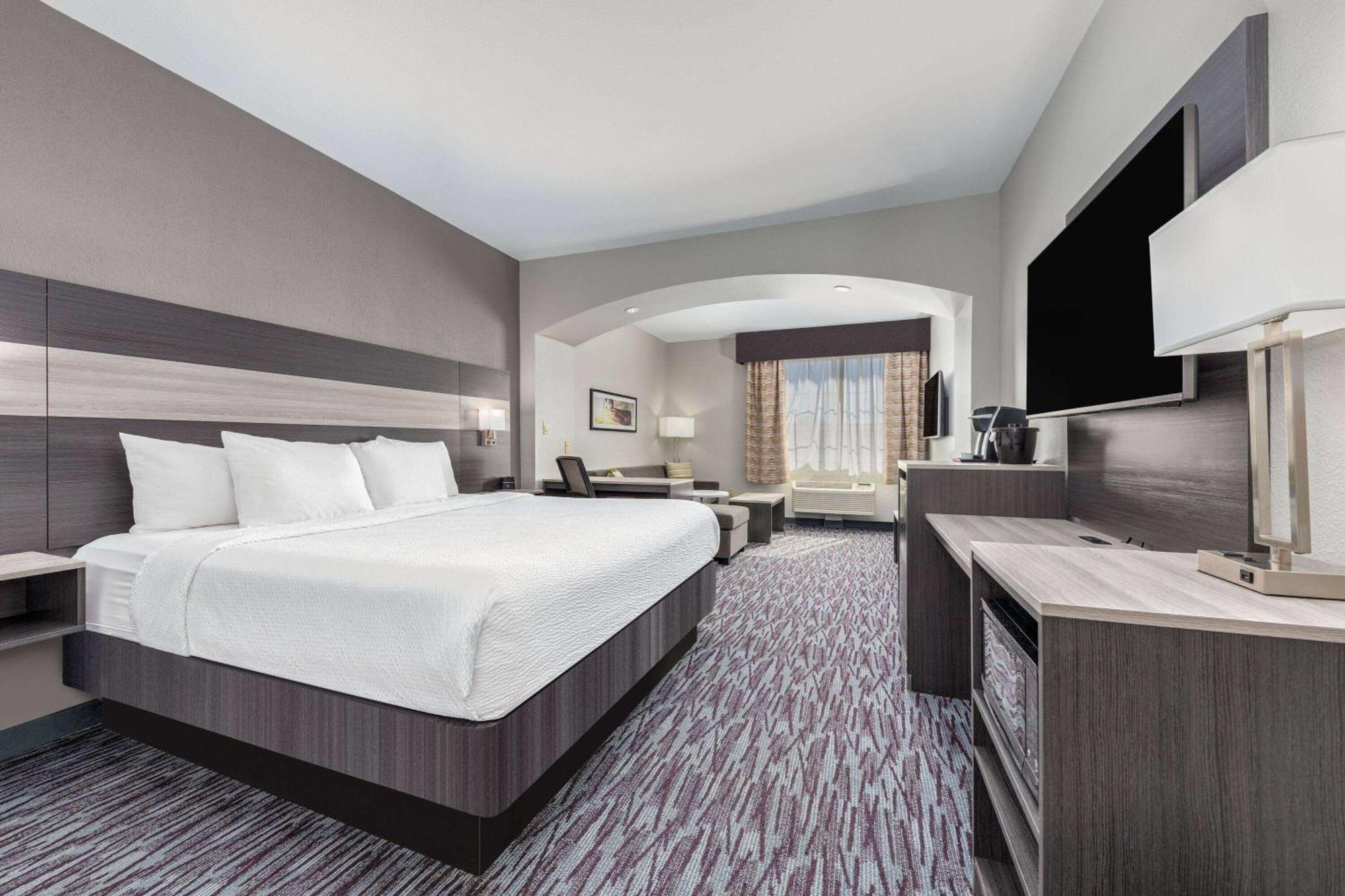 La Quinta By Wyndham Allen At The Village Bagian luar foto